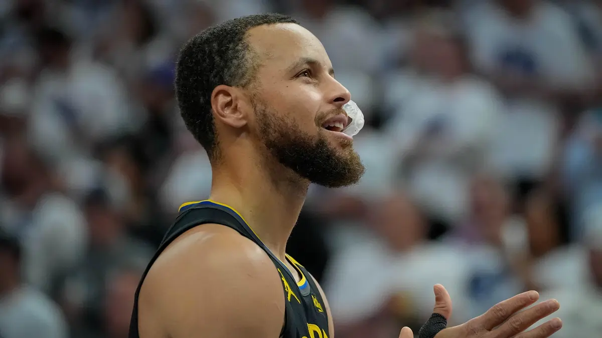Magic Johnson Makes Bold Steph Curry Proclamation: ‘He’s the Best’