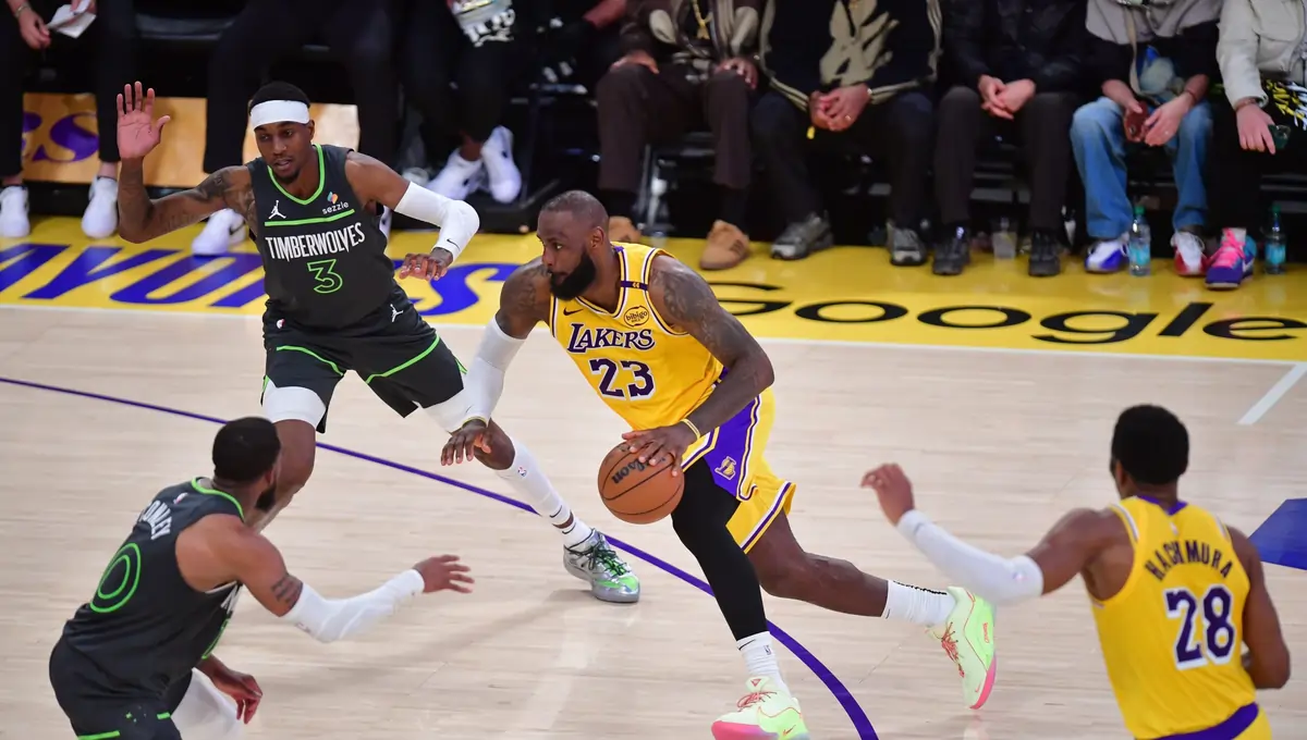 What Happened When LeBron James Faced Kevin Durant in Mexico?